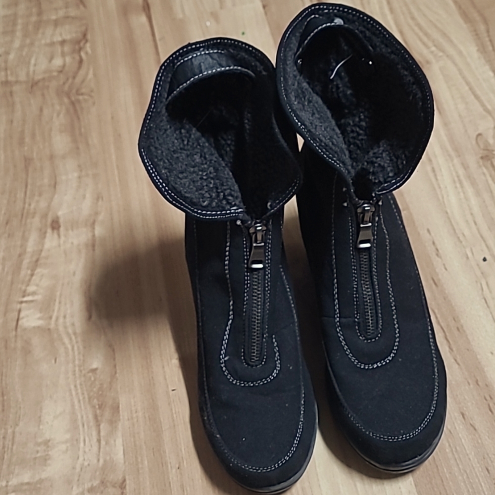 WOMEN'S ANKLE booties ,black suede, no brand style#E140026  size 7